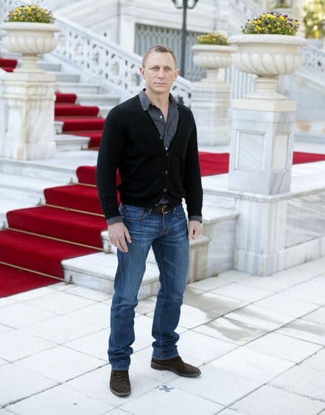 Daniel Craig’s Black Cardigan & Gray Shirt Outfit