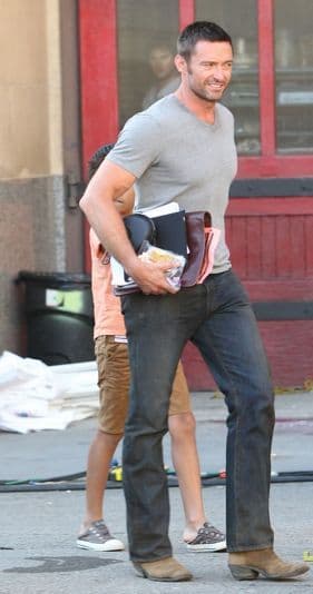 Hugh Jackman’s Gray V-Neck Tee & Brown Boots Outfit