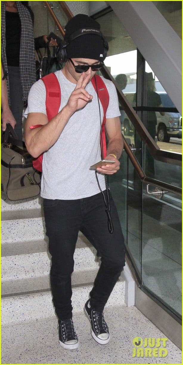 Zac Efron’s Gray Tee & Red Backpack Airport Outfit